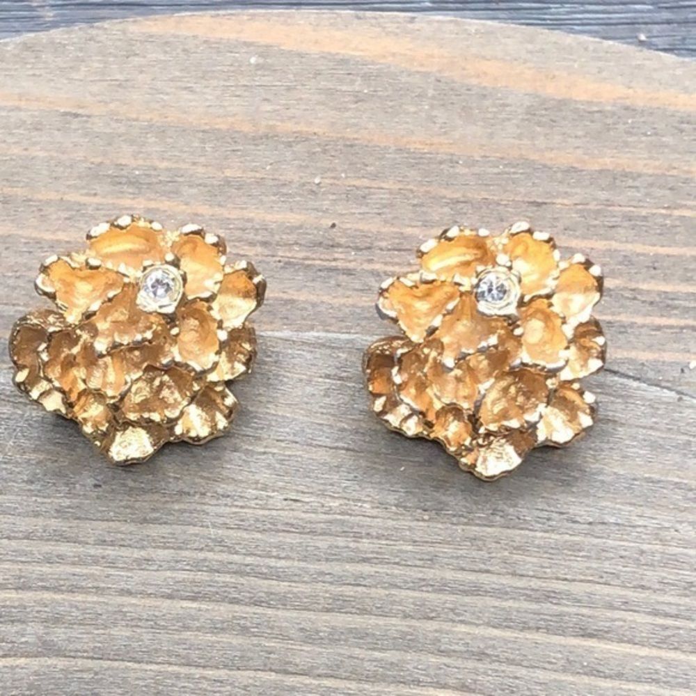 Vintage Avon clip on earrings